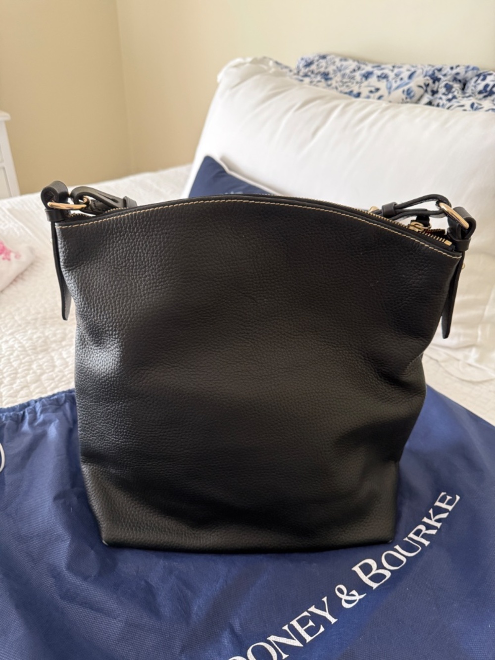 Dooney & Bourke Pebble Grain Black Dillon Double Pocket Bag Handbag Purse - Picture 3 of 13